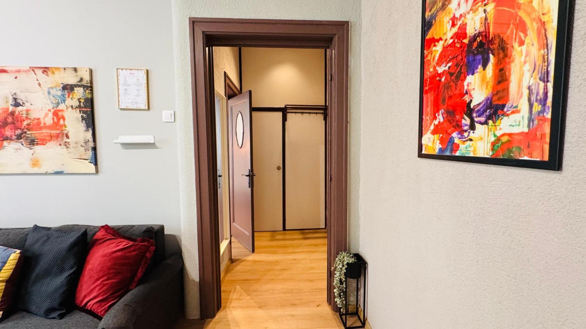 Ideal Home - Spacious & Modern Accommodation Near Unirii Square Bucureşti Phòng bức ảnh